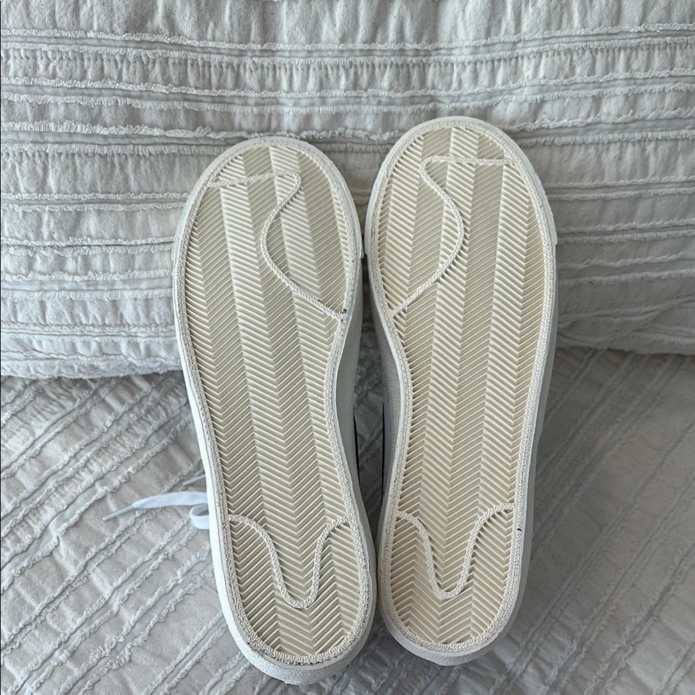 NWOT Men’s Nike White and Black High-Tops - Picture 7 of 7